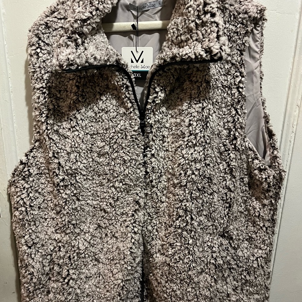 Cozy Sherpa Vest in Gray Pink Mauve marble color